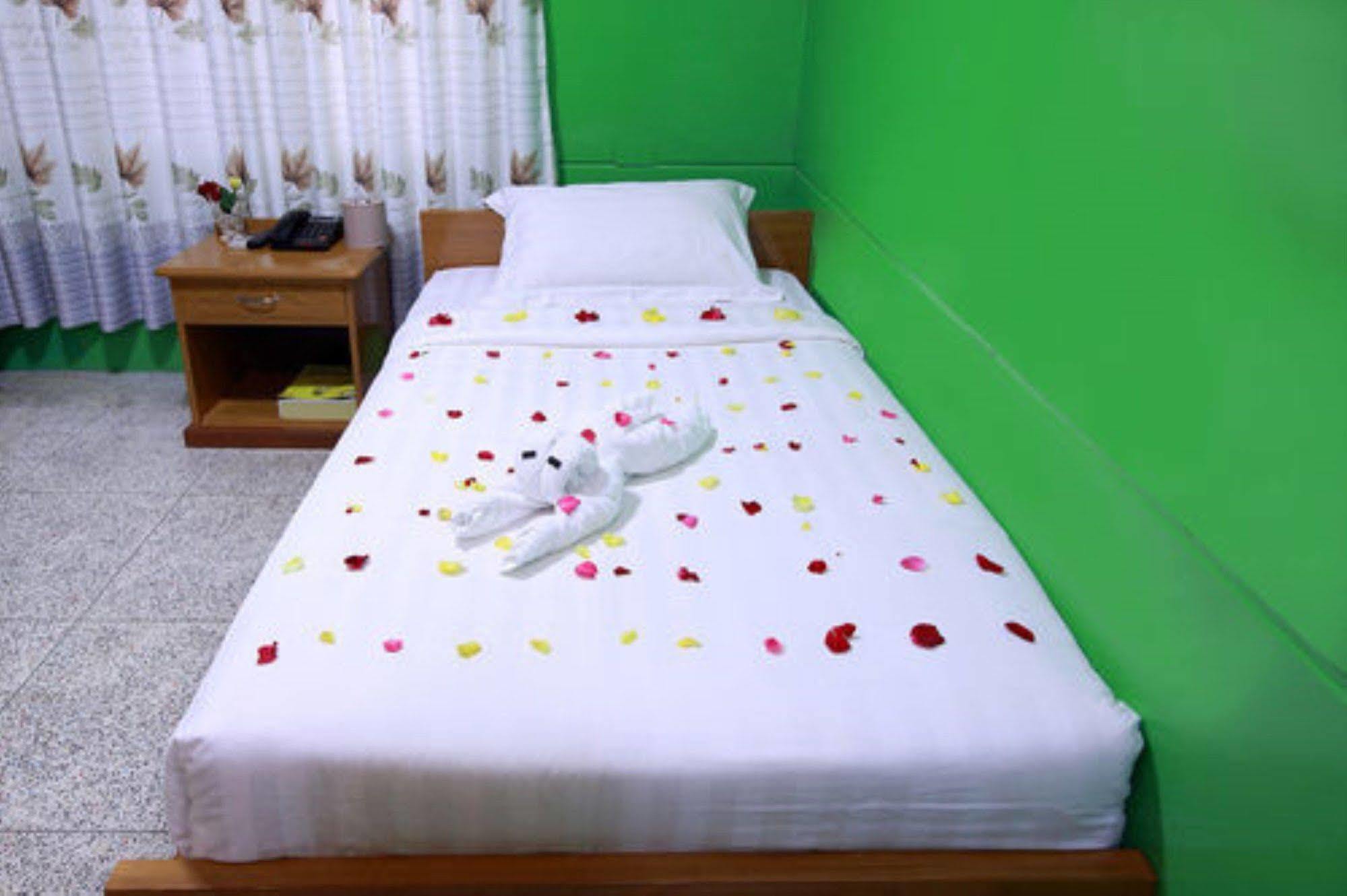 Hotel Venus Mandalay Bagian luar foto