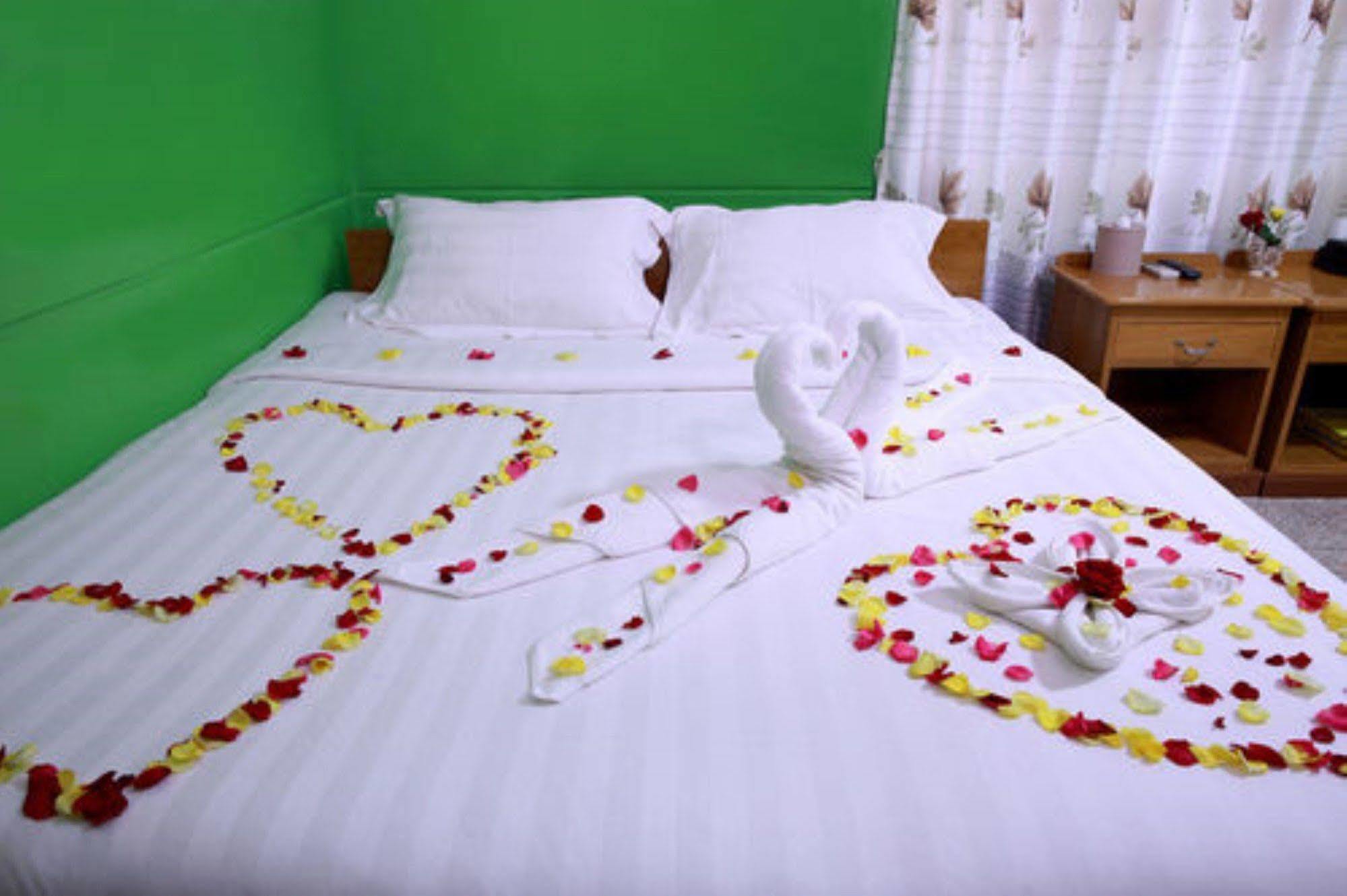 Hotel Venus Mandalay Bagian luar foto