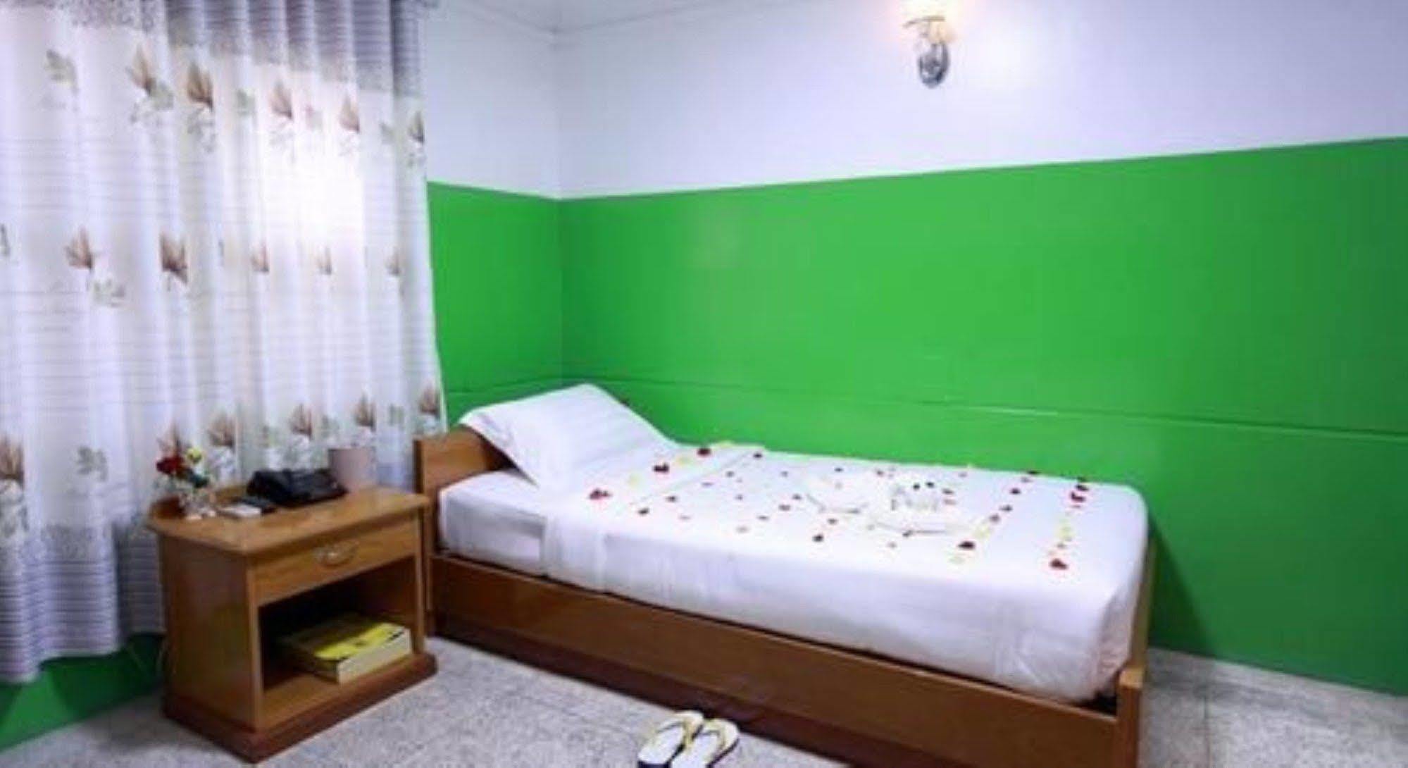 Hotel Venus Mandalay Bagian luar foto